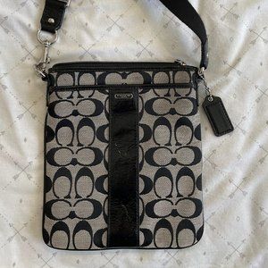 Coach cross body purse in black/gray jacquard pattern, excellent condition